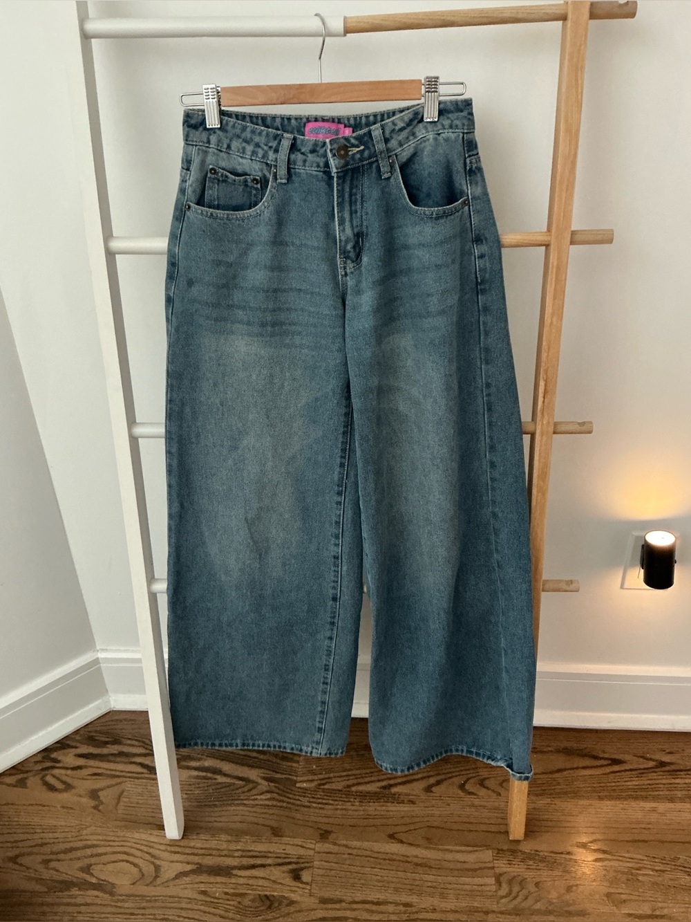 Edikted Wide-Leg Jeans in Washed Blue